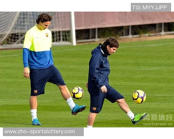 提升足球技巧的秘诀颠球训练方法与注意事项详解 提升足球技巧的秘诀颠球训练方法与注意事项详解